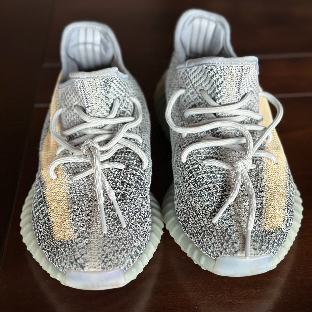 Mens Size 9.5 Yeezy Boost V2 in "Ash Blue" Used, in very good condition
